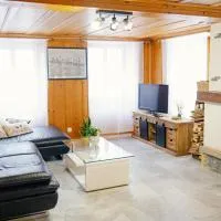 Maison Gruyère avec Cheminée et Vue sur les Alpes, hotelli kohteessa Albeuve