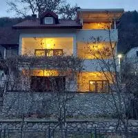 VISIT BORAČKO LAKE beach apartment、Jezeroのホテル