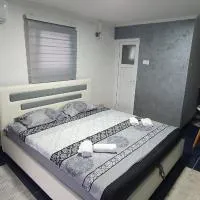 Cozzy apartment near the Aiport Podgorica, hotel poblíž Letiště Podgorica - TGD, Mitrovići