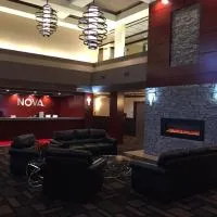 Chateau Nova Peace River, מלון בPeace River