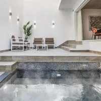Heated Pool Luxury in Pembroke St Julians, hótel í Pembroke