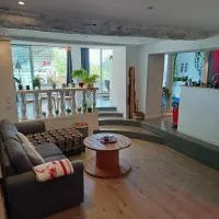 Loft avec Sauna et Jacuzzi โรงแรมในซอลลิเอส-ปองต์