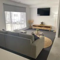 Eureka Gold Stays 2 bedrooms 2 bathrooms Wendouree, Ballarat No pets, hotel em Wendouree