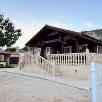 La casica de madera con Jacuzzi exterior y barbacoa, hótel í Murcia