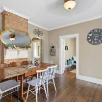Uptown Cottage- mins away from Downtown, hotell i Chattanooga