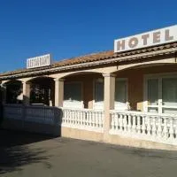 Le Grand Jardin – hotel w mieście Aujargues