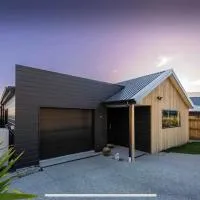 Modern home with SPA, Hotel in Frankton