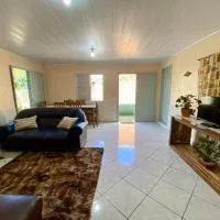 Casa Privativa com Varanda Gourmet e Churrasqueira- Pet Friendly- Wi-Fi e Garagem、インビトゥバのホテル