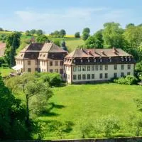 Luxuriöse Design Wohnung am Barockschloss 150 m2, hotel v destinácii Zeitlofs