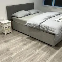Gatwick Guest House - Short & Long Stay, Airport Parking, Airport Shuttle, Early & Late Check In - 49, RH11 8QX, hotell Crawley's