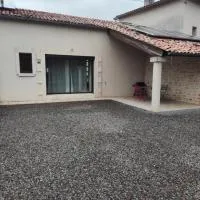 petit gite lumineux et chaleureux, hotel en Montguyon