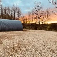Executive Pod and Jacuzzi, hotel di Watch House Village