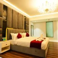 Hotel Adsan Heights, ξενοδοχείο σε Gajraula