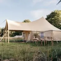 Villa Huno Glamping, hotel en Borre
