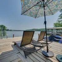 Lake Sinclair 'Crooked Creek Cottage' w/ Fire Pit!, hotel di Eatonton