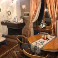 Casa Gugjet Cuore Carnico - appartamento Zoncolan - giardino - no scale - parcheggio e 4 zampe gratis, hotell i Arta Terme