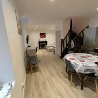Gîte 10 personnes maison entière, khách sạn ở Villemoirieu