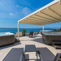 Bezauberndes Studio nur 100 Meter zum Strand mit Sauna, Whirlpool, Meerblick, WiFi, ξενοδοχείο σε Dramalj