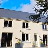 Le Jardin des 2 Cèdres, hotell i Isigny-le-Buat