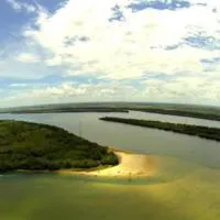 CASA PARA TEMPORADA AMADEU e HABACUQUE, отель в городе Ilha da Piranha