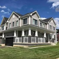 Large 5 Bedroom Newly Built Home Sleeps 12 Persons, hotel en Thorold