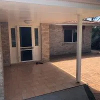 Coastal Calm Entire Top Floor of House Private Entrance and ammenities, hotelli kohteessa South West Rocks