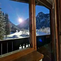 Pension Baranekhof - Just One Ski Bus Stop from Kitzsteinhorn Ski Resort, hotel di Kaprun