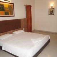 Viesnīca HoTEL CENTER POINT pilsētā Rudrapur, netālu no vietas Pantnagar Airport - PGH