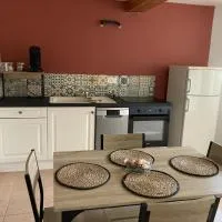 Maison idéale pour 2 personnes, garage clos et Wifi, hotel i Beauvoir-sur-Niort