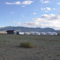 altai mount guest house, hotel poblíž Ölgii Airport - ULG, Bügat