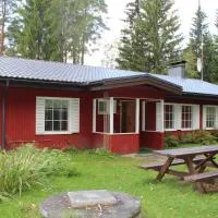 Viesnīca Fishing Cottage Villa Red House Lake Simpele pilsētā Parikala