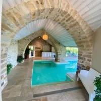 Les Caselles - Gîte, table et chambres d'hôtes, hotel Saint-Beauzély városában