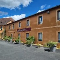 Au Périgord Noir, מלון בHautefort