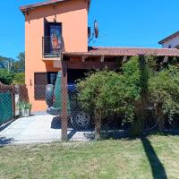 Alquilo casa dúplex!!!、ネコチェアにあるNecochea Airport - NECの周辺ホテル
