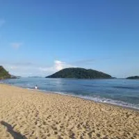 Casinha mar e mato โรงแรมในอูบาตูบา
