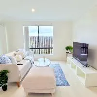 Large 4-Bedroom Home in Pİmpama - Easy Access to Theme Parks, hotel en Pimpama