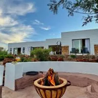 Escape Pretoria East Luxury Villa, hotel u gradu Tierpoort