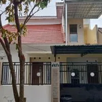 Cemara Guesthouse Mataram Lombok, hotel a Mataram