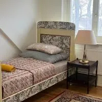 Rim Ferienwohnung 4 Zimmer 3 Schlafzimmer 1 Wohnzimmer 2 Toiletten mit Dusche inLauchhammer Dachgeschoss 100 qm, hotel a Lauchhammer