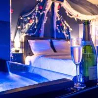 Le Boudoir Secret - Love Room avec Chambre Secrète, готель у місті Ле-Люк