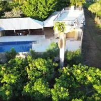 Finca im Grünen, sehr ruhige Lage, Terrasse mit Pool, хотел в Бани