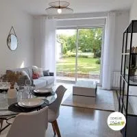 Appart chic calme rdc-jardin-terrasse-centre Mayenne, hotel v destinaci Mayenne