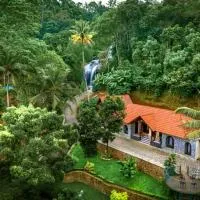Urava Farmstay- Private waterfall, near Vagamon, Thekaddy, Munnar, hotel v mestu Kattappana