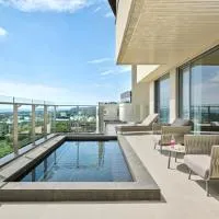 Grand Josun Hill Suite โรงแรมในซอกวีโพ