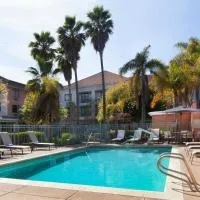 Courtyard by Marriott Oakland Airport، فندق في آوكلاند