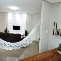 Casa com piscina aconchegante, hotel poblíž Letiště Araguaína - AUX, Araguaína
