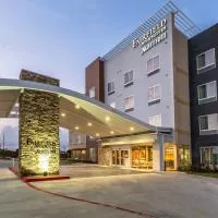 Fairfield Inn & Suites by Marriott Bay City, Texas، فندق في باي سيتي