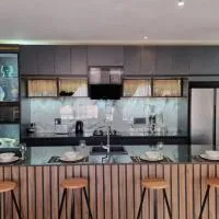 Luxury Fairland Fully Serviced Cottages, hotel in Johannesburg