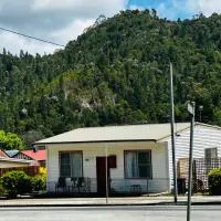 The Lazy Frog Cottage, hotel sa Queenstown