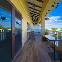 Louis' Apartments, hotel em Placencia Village